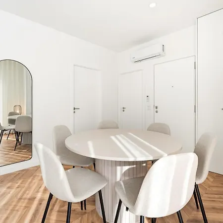 Daire Guestready - Elegant Retreat With Terrace In